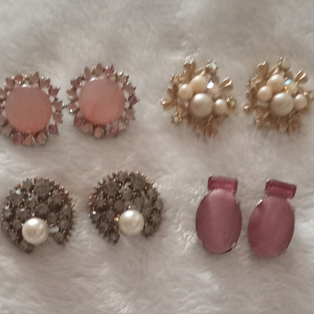 Elegant Women's Jewelry Set - Pink and Gold Earrings